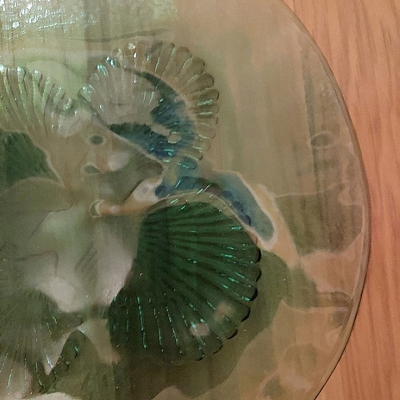 Green Recycled Glass Plate Platter Scallop Shell Relief on Bottom 10 Inches - Picture 4 of 9